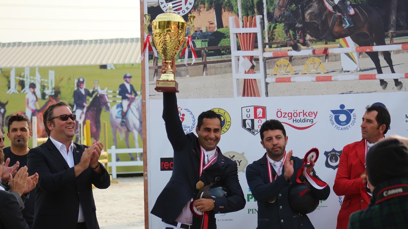 İzmir’de Cumhuriyet Kupası Sahibini Buldu