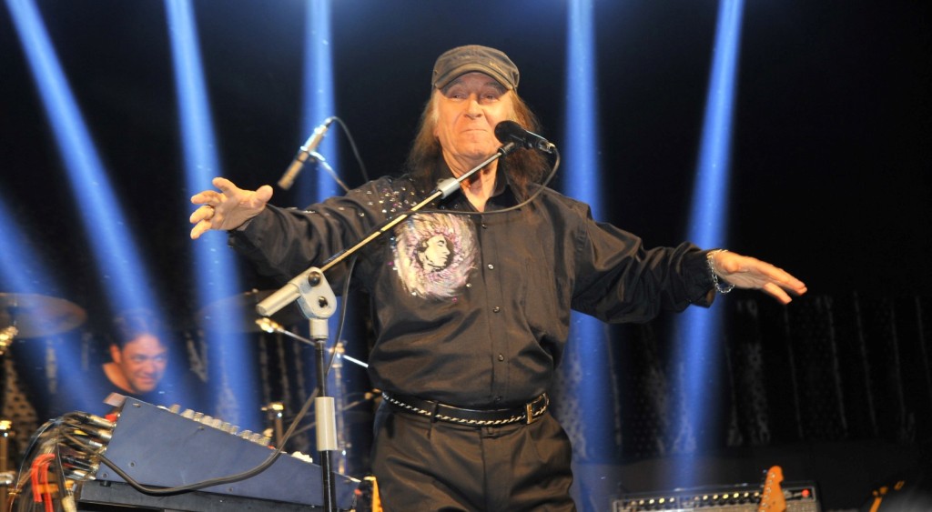 İzmir’de Erkin Koray Rüzgarı Esti