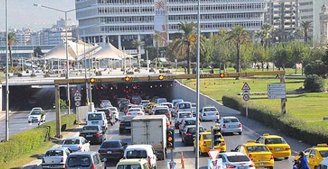 İzmir'de Trafikteki Araç Sayısı 1 Milyon 270 Bini Buldu