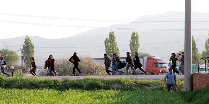 İzmir'de Türkler ile Suriyeliler birbirine girdi... Çok sayıda yaralı var