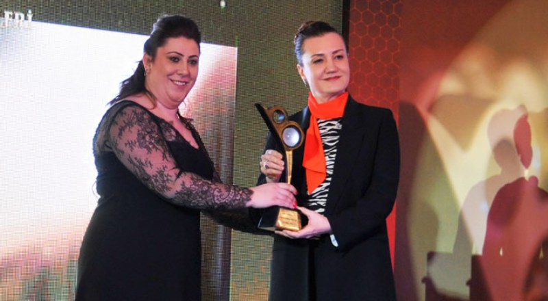 İZMİR’E İKİ ÖDÜL BİRDEN