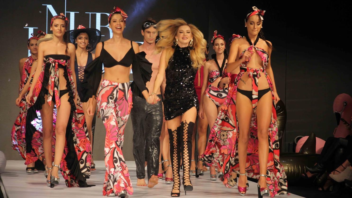 İzmir Fashion Week moda şöleni başladı