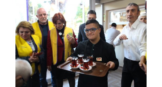 İZMİR’İN İLK DOWN KAFESİ AÇILDI