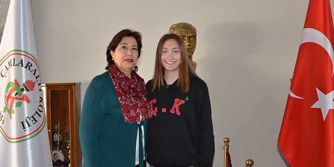 İzmir'in Yüz Akı Çamlaraltılı Fem Köymen