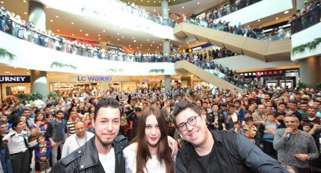 İZMİR ‘KÜÇÜK ESNAF’LA DOYASIYA GÜLDÜ!