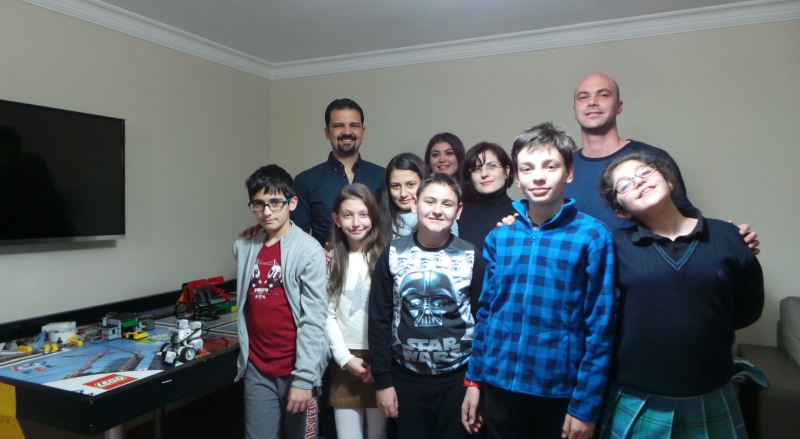 İZMİRLİ ÇOCUKLAR ROBOT ÜRETTİ