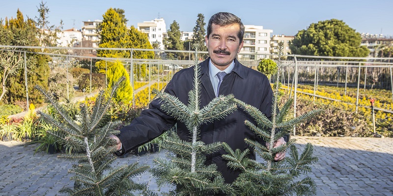 İzmirliler Yeni Yıla Ağaç Keserek Değil Fidan Dikerek Giriyor