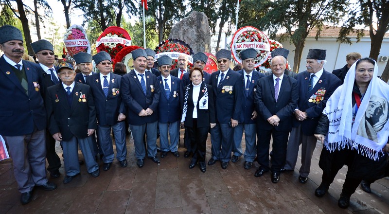 İzmirliler Zübeyde Hanım'ı andı