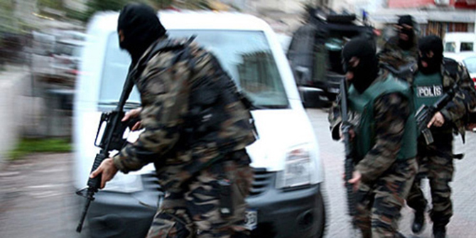 İzmir merkezli FETÖ operasyonu! Çok sayıda gözaltı