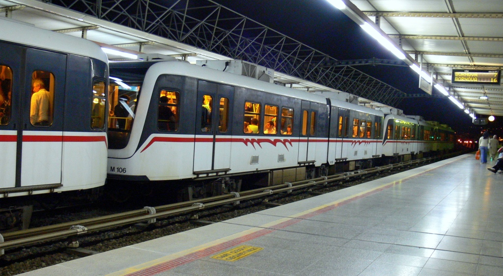 İzmir Metro'da panik!