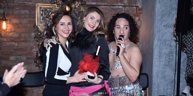 Kadehler kadınların şerefine kalktı