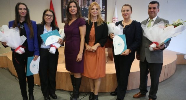 Kadının toplumdaki yeri Bornova’daki panelde ele alındı