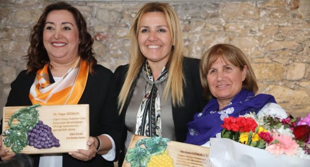 KADINLAR URLA’DA 8 MART İÇİN BİR ARAYA GELDİ