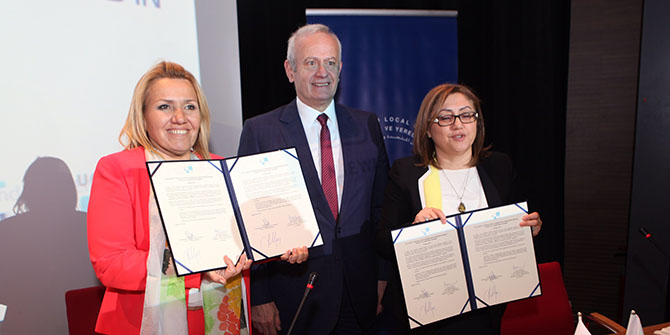 KADINLAR VE KIZ ÇOCUKLARI İÇİN TOPLANDILAR