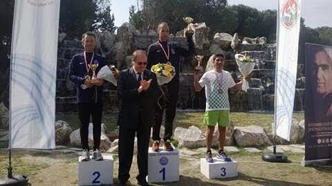 Kahraman Polisin Anısına Koştu