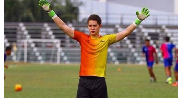 Kalecinin üzerine yıldırım düştü!