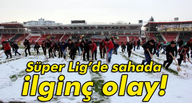 Kamil Ocak Stadı'nda taraftarlar sahayı temizledi