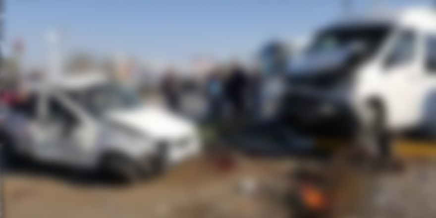 Kamyonet yoldan çıktı:1 ölü, 2 yaralı