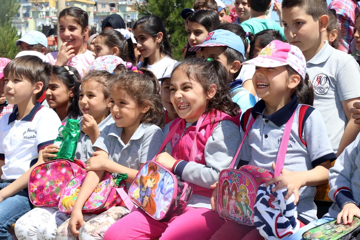 Karabağlar’da 23 Nisan Çocuk Şenliği