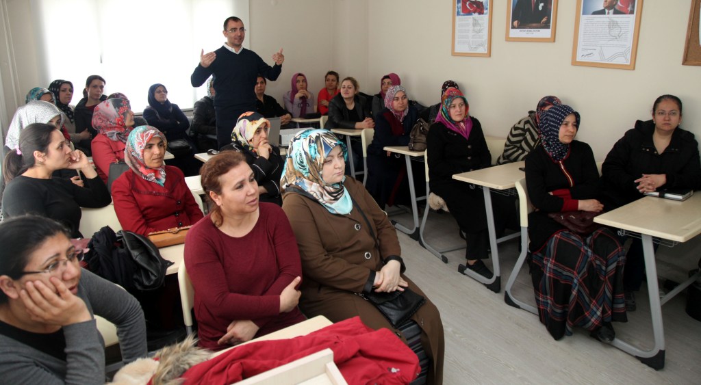 Karabağlar’da ebeveyn eğitimi başladı