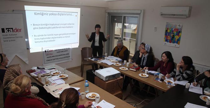 Karabağlar'da Kadınlara Yurttaşlık Eğitimi