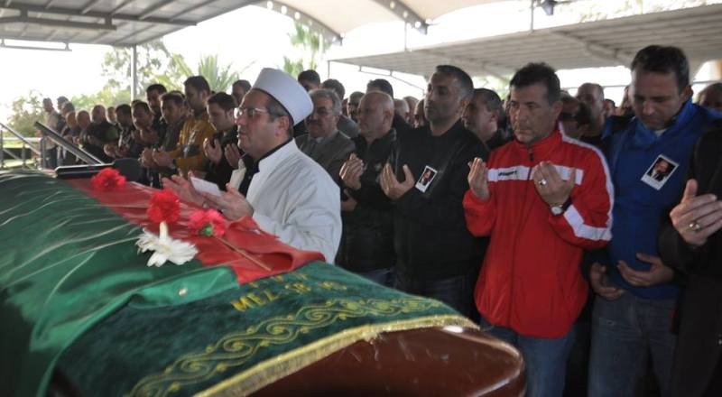 Karabağlı’yı son yolcuğunda dostları yalnız bırakmadı