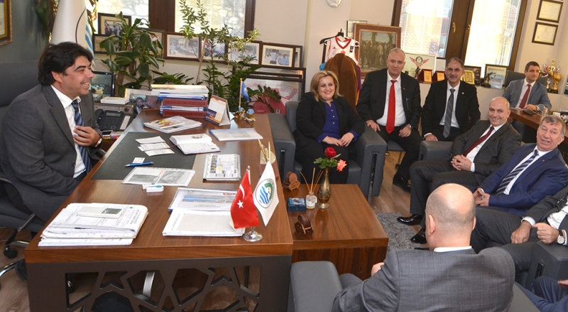 KARDEŞ TİCARET ODALARI FOÇA’YI ZİYARET ETTİ