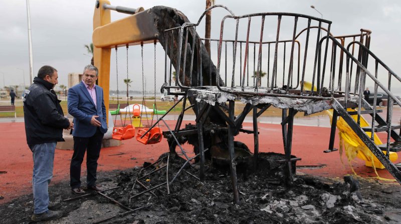 Karşıyaka'da çocuk parkına çirkin saldırı