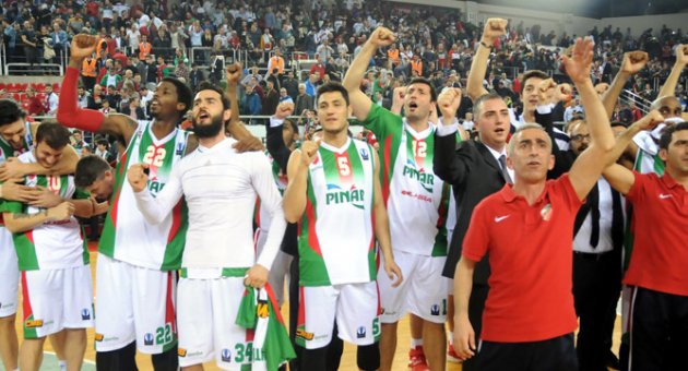 Karşıyaka lideri ağırlıyor