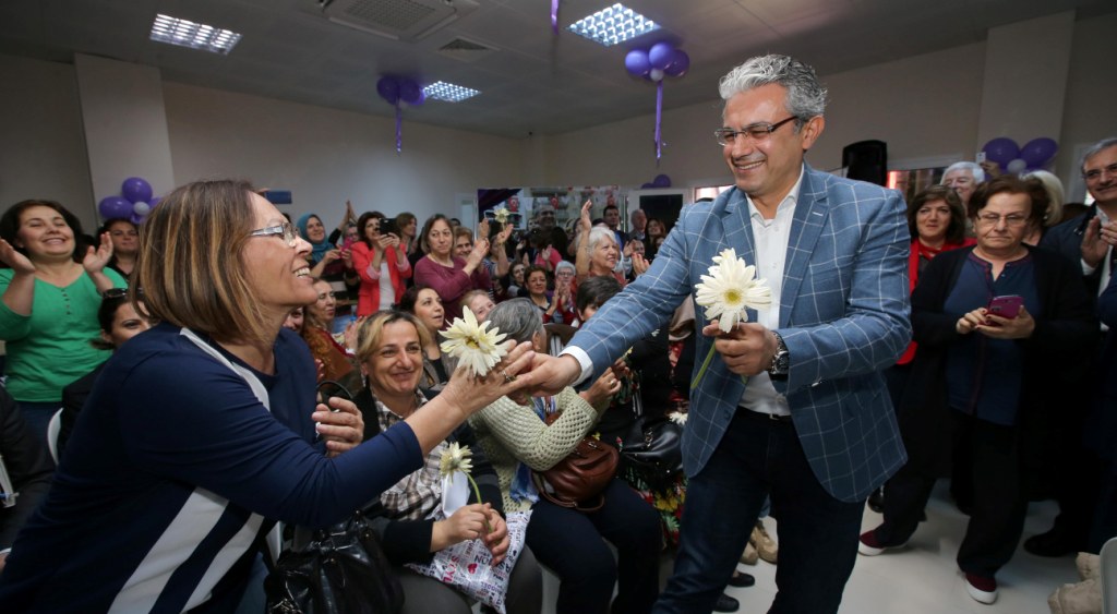 Karşıyakalı kadınlara 8 Mart hediyesi