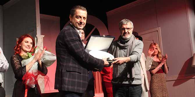 Karşıyakalı tiyatrocular Bozcaada’yı büyüledi