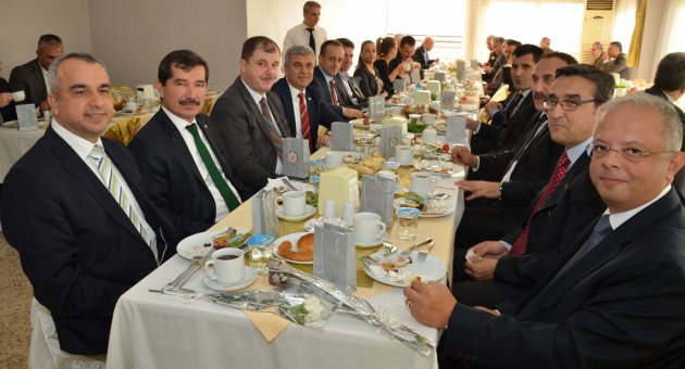 Karşıyaka protokolü öğretmenler ile bir araya geldi