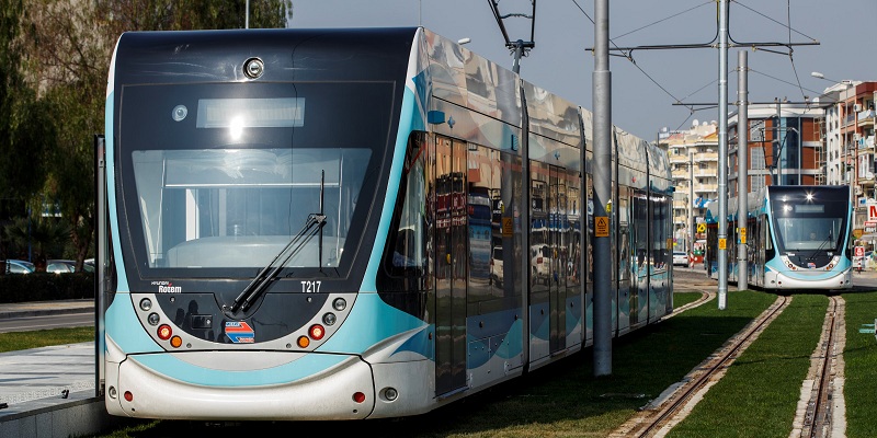 Karşıyaka Tramvayı'nın 17 aracı da geldi