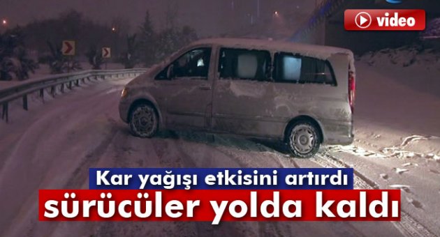 Kar yağışı etkisini artırdı, sürücüler yolda kaldı