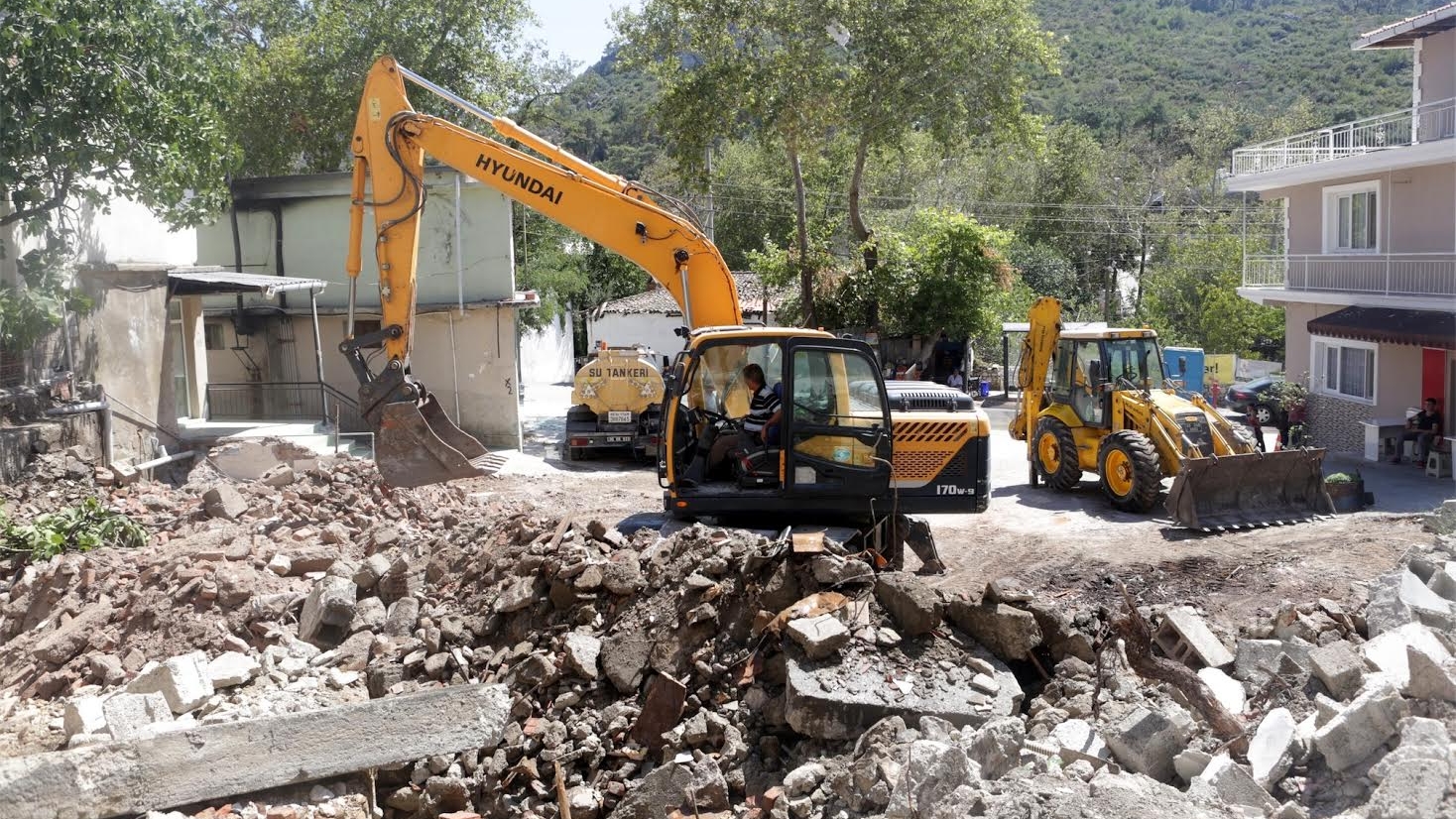 Kavaklıdere'ye Bornova Belediyesinden Yeni Meydan