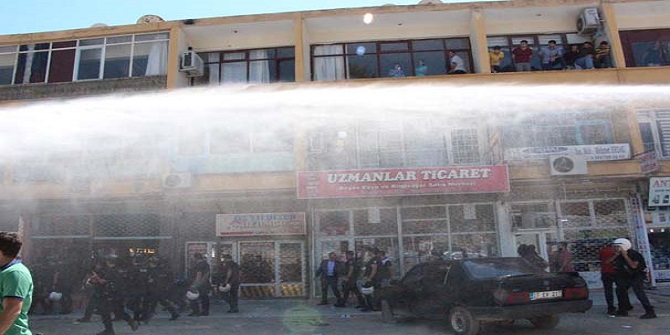 Kayyum atanan belediyelerde gerginlik!