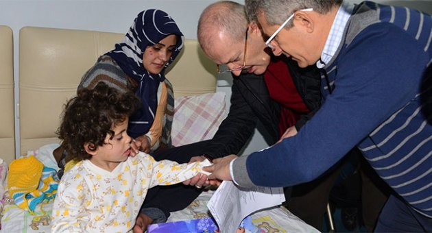 Kaza yapan mültecilere hastanede ziyaret
