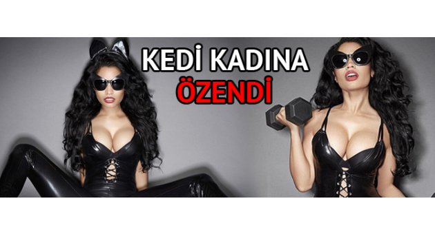 Kedi kadına özendi