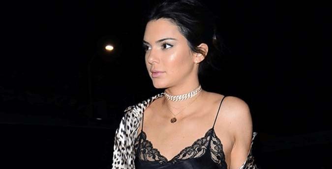 Kendall Jenner'dan Rekor Kıran Poz!