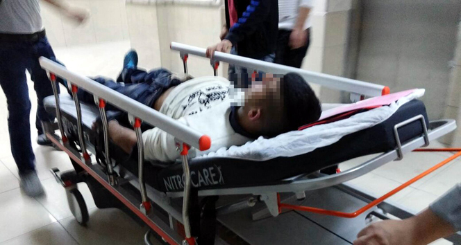 Kendini Bıçakladı!