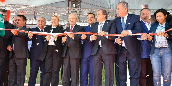 Kılıçdaroğlu Bornova Stadı&#039;nı açtı