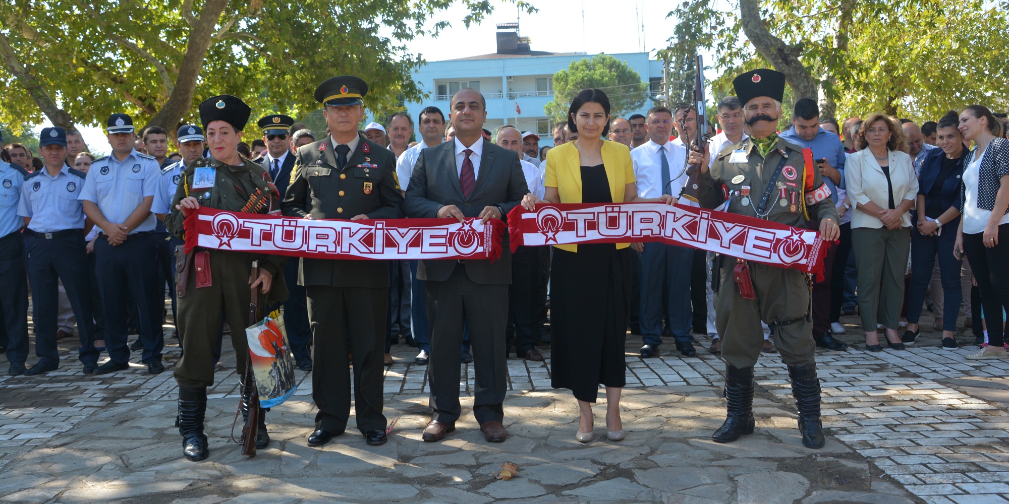 Kiraz'da kurtuluş gününe sade tören