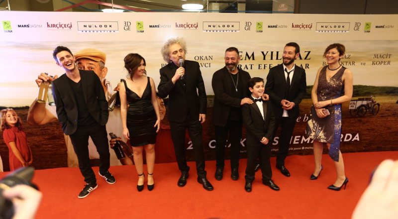 KIRÇİÇEĞİ 30.YILINI İFTARLIK GAZOZ FİLMİYLE İZMİR’DE MUHTEŞEM BİR GALA İLE KUTLADI