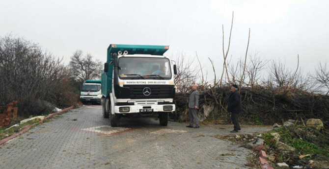 Kırkağaç’ın 2 Mahalle Yoluna Bakım ve Onarım 