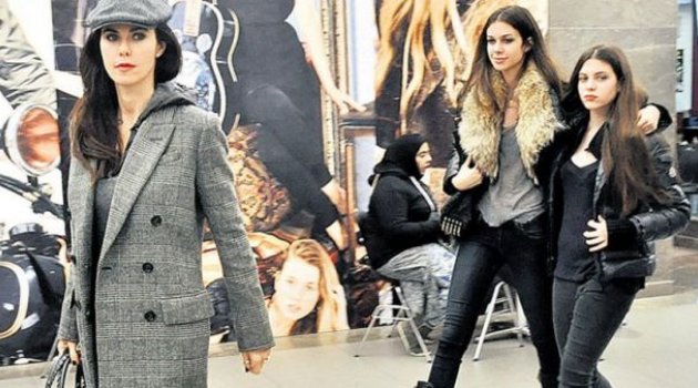 Kızlarıyla alışverişte