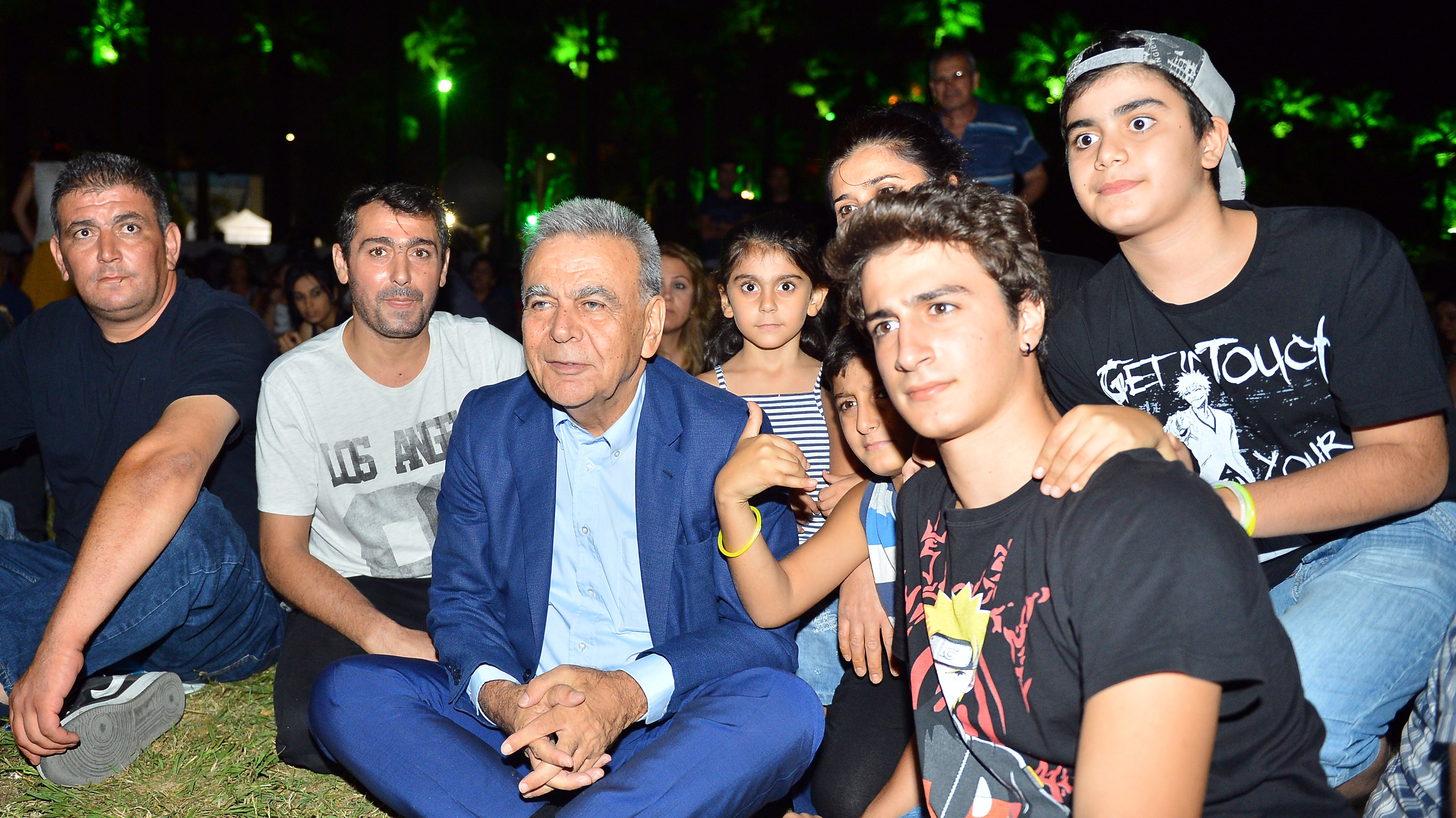 Kocaoğlu'nun Çimde Konser Keyfi