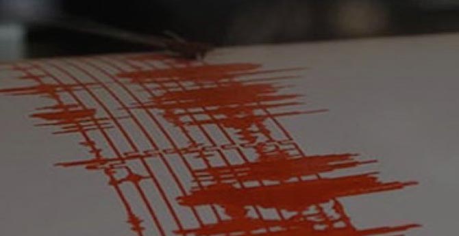 Komşu'da 5.1'li Deprem Korkuttu