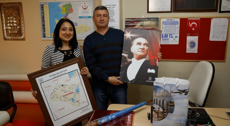 Konak'ta muhtarlara yeni yıl sürprizi
