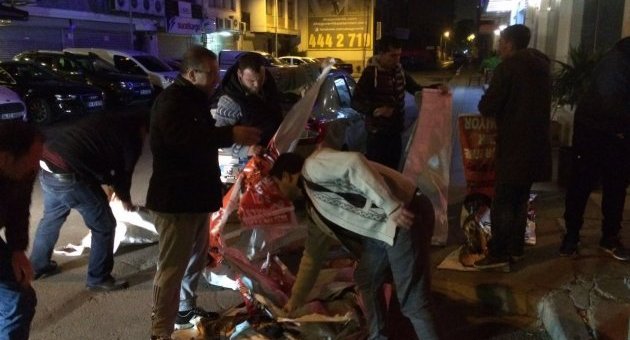 KONAK'TA PANKART KOVALAMACASI!