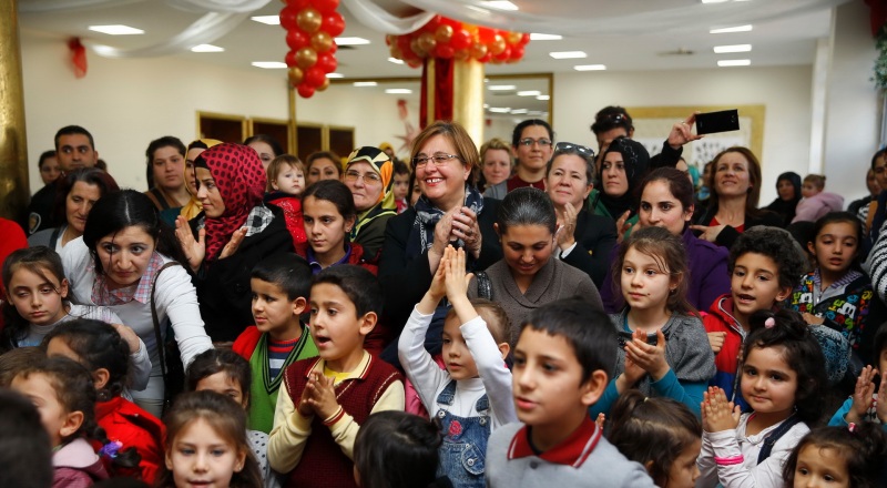 Konak'ta yeni yıla coşkulu kutlama